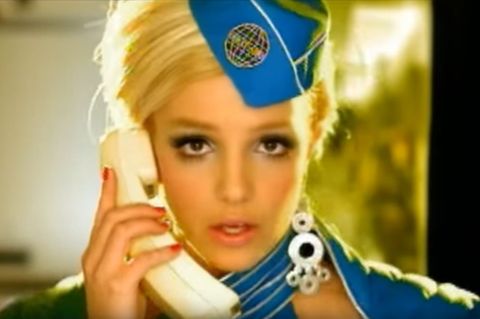 Britney Spears als Stewardess in ihrem Video zu "Toxic"
