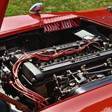 Bis zu 200 PS holen die Japaner aus dem Reihensechszylinder-Benzinmotor.