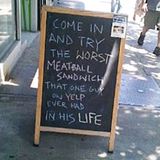 Negative Online-Bewertungen können einem Restaurant schaden. Dieses Lokal dreht den Spieß nun um und empfiehlt "das schlimmste Fleischbällchen-Sandwich, das ein Mann auf Yelp jemals in seinem Leben gegessen hat".