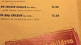 Warnung für Eltern: Unbeaufsichtigte Kinder kriegen in diesem Restaurant Espresso und einen Welpen