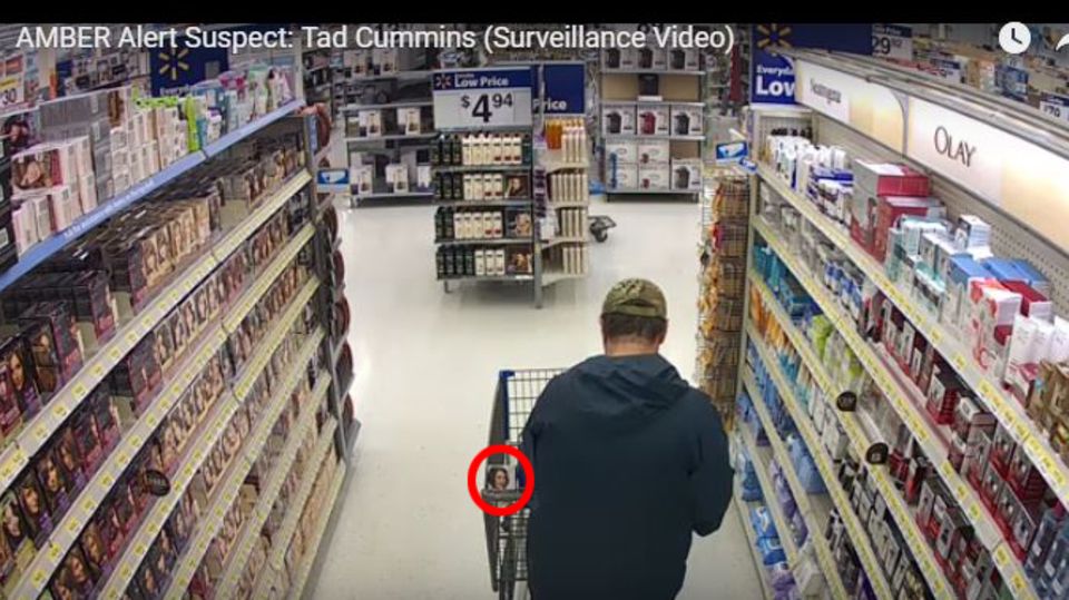 Tad Cummins Haarfärbemittel Tad Cummins kauft im Supermarkt Haarfärbemittel