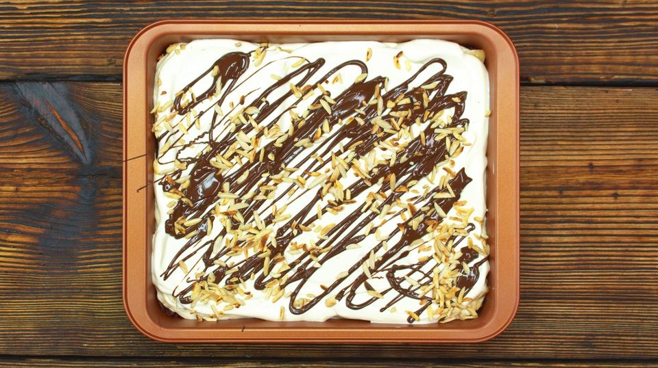 Eisgericht neu interpretiert: Leckerer Bananensplit-Kuchen – der jedem gelingt Eisgericht neu interpretiert: Leckerer Bananensplit-Kuchen – der jedem gelingt