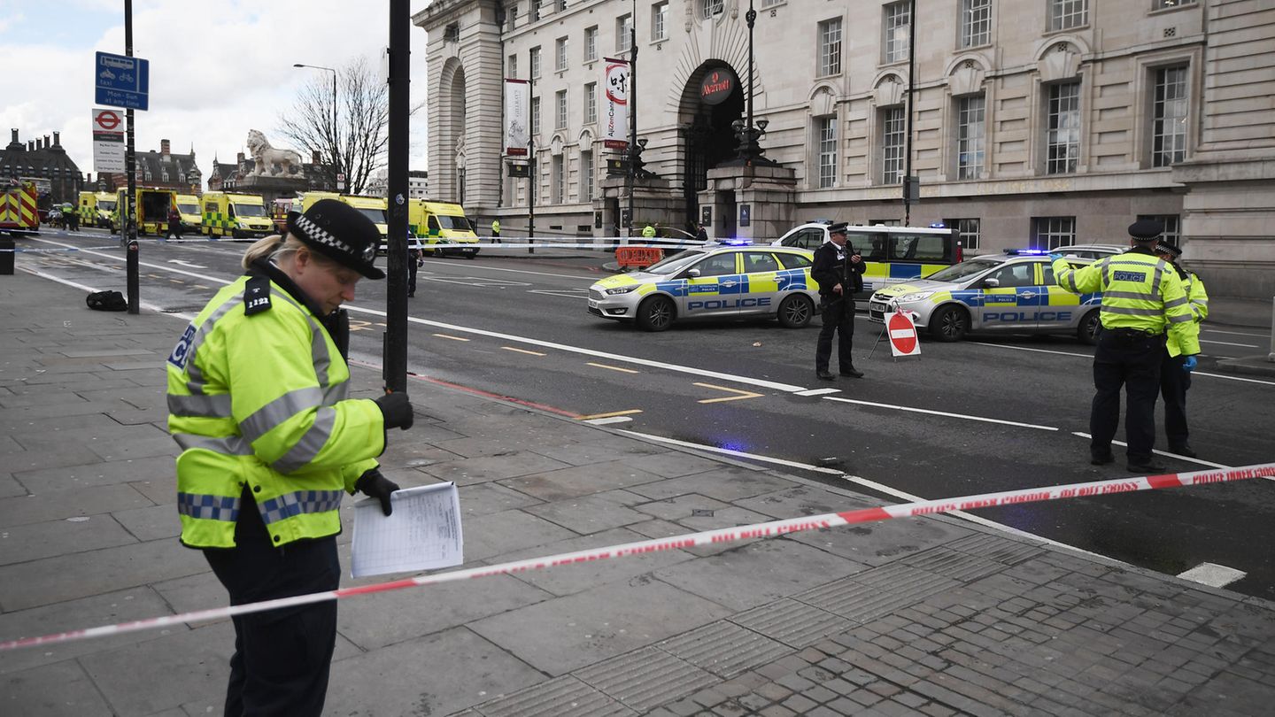 Scotland Yard geht von zwei Terroranschlägen aus. Ob sie zusammenhängen, ist noch unklar.