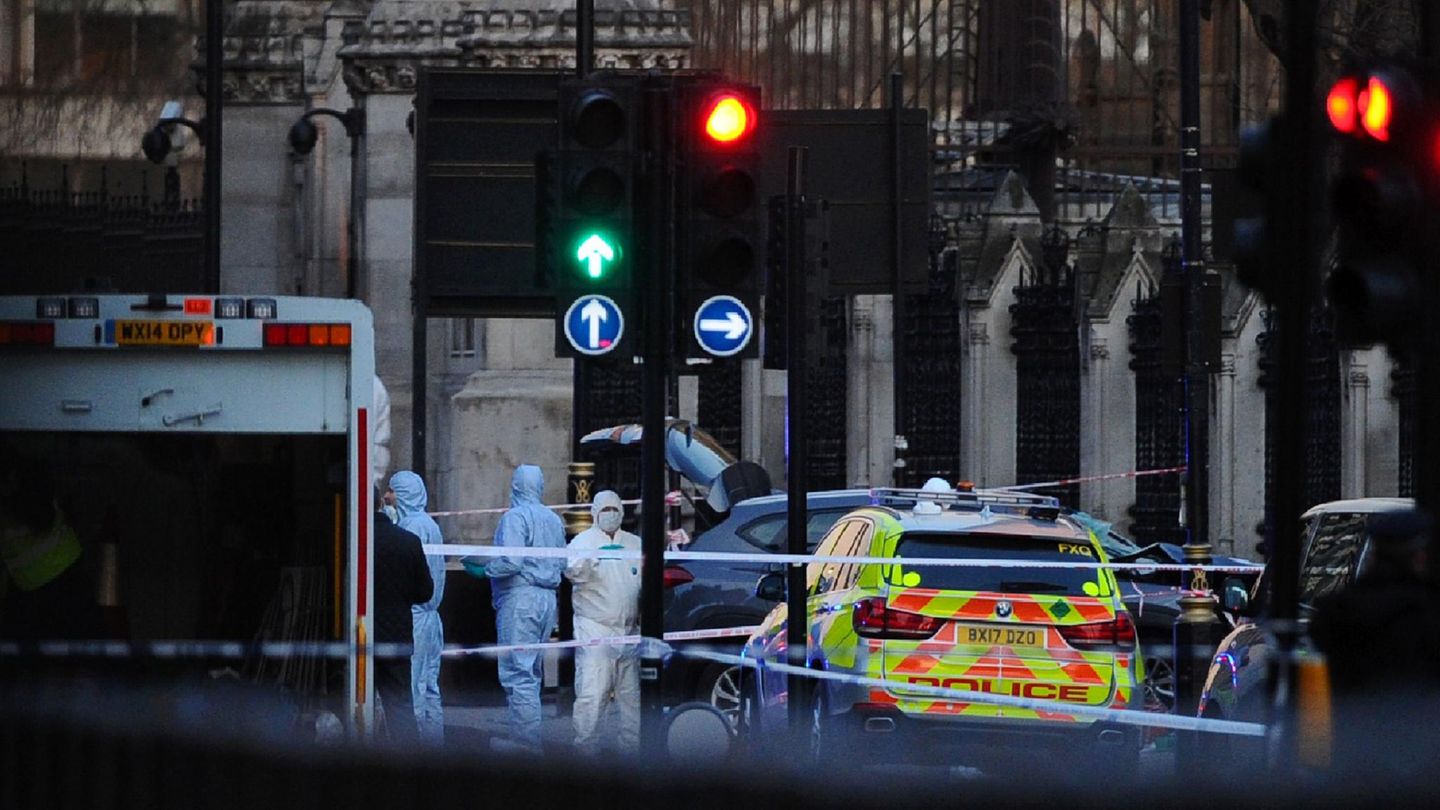 London: Forensiker sichern den Tatort