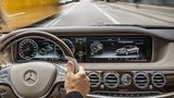 Mercedes S 500 e mit zwei getrennten Displays