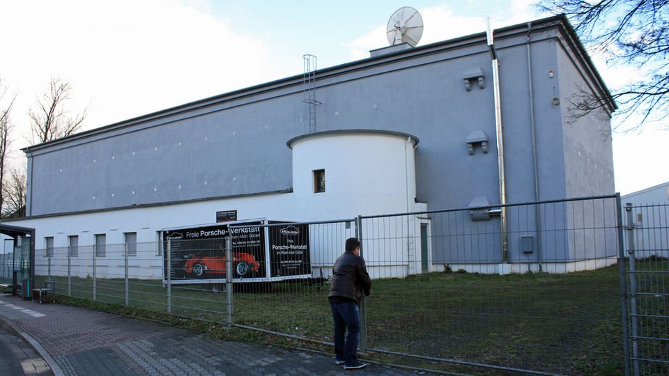 Matthias Rüth erstand den Bunker aus dem zweiten Weltkrieg im Jahr 2010 und sanierte ihn aufwendig. Er bietet eine Lagerfläche von 1400 Quadratmetern