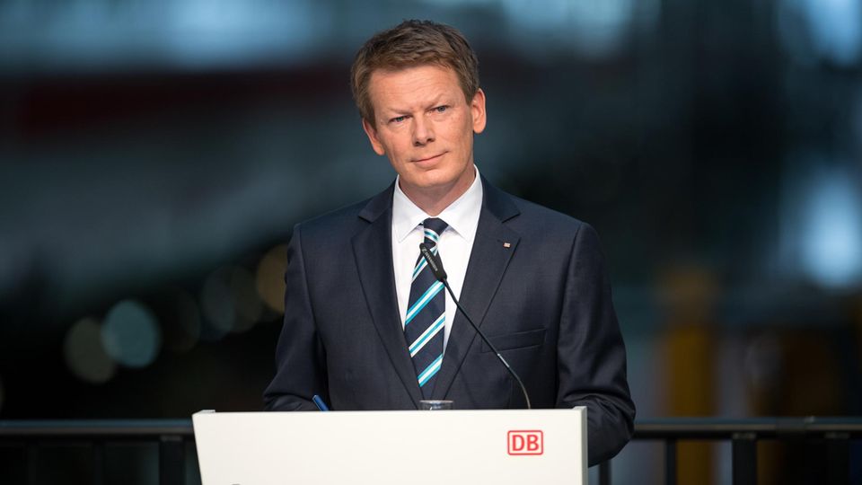 Deutsche Bahn-Chef Richard Lutz bei einer Pressekonferenz