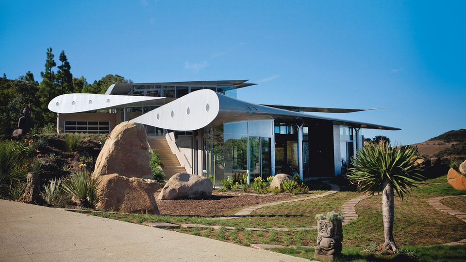 WING HOUSE   California, United States  Antonia Edwards - Upcycled Homes