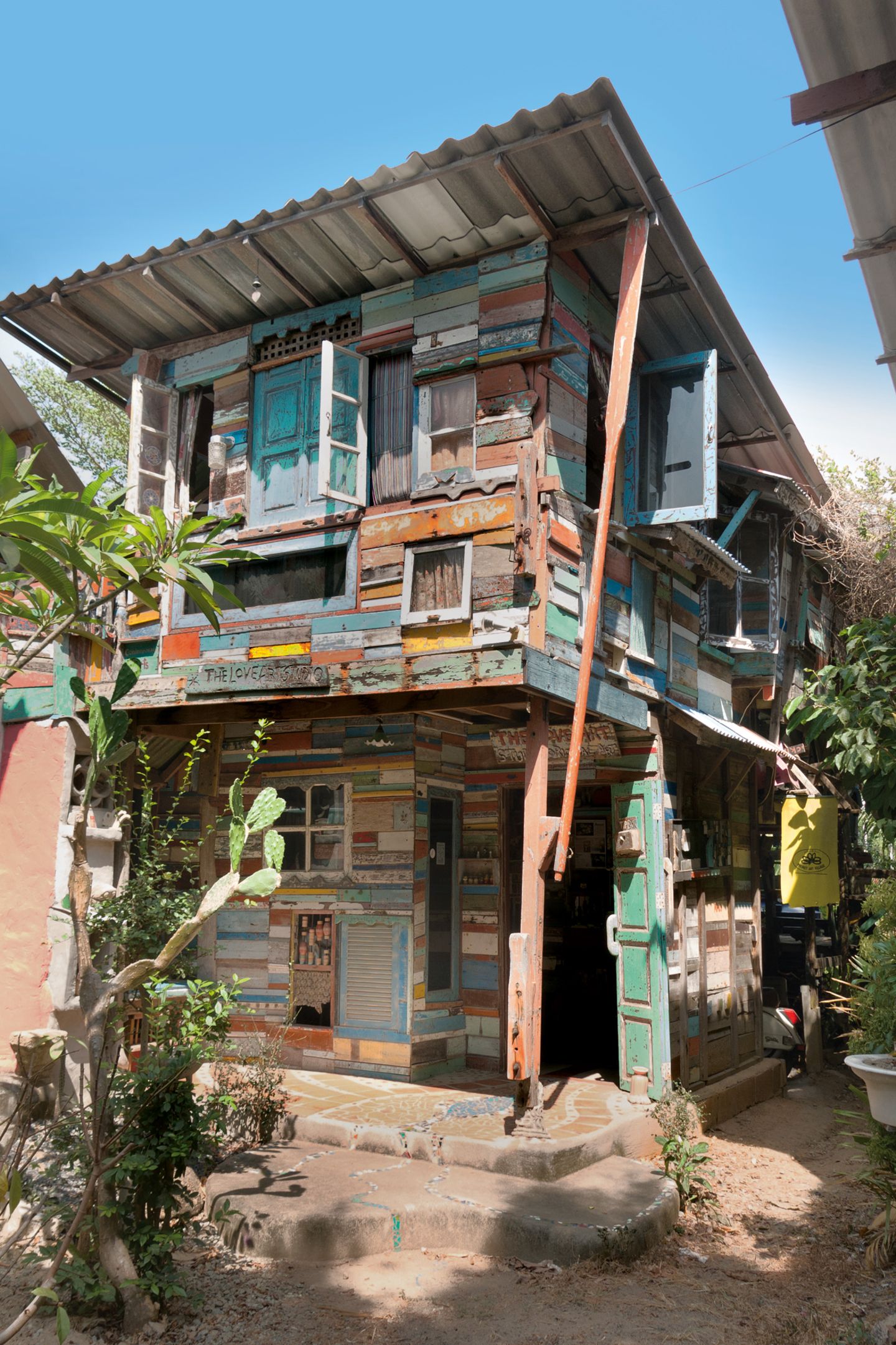 THE LOVE ART STUDIO    Phuket, Thailand   Antonia Edwards - Upcycled Homes