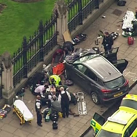 London: Rettungskräfte versorgen den Attentäter