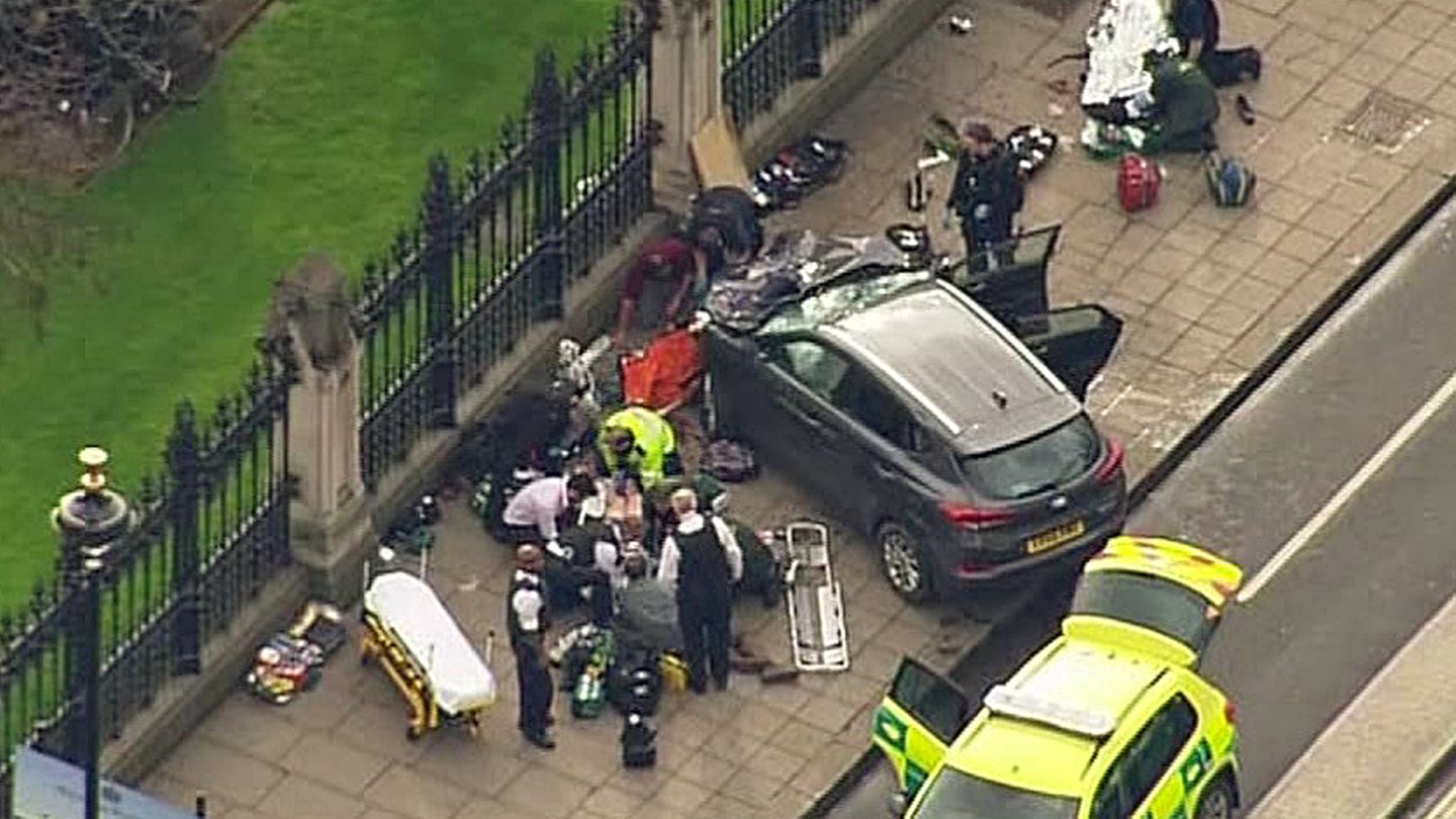 London: Rettungskräfte versorgen den Attentäter