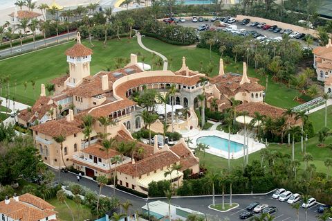 Türmchen, Säulen, Meer und Palmen: Trumps Club Mar-a-Lago in West Palm Beach, Florida
