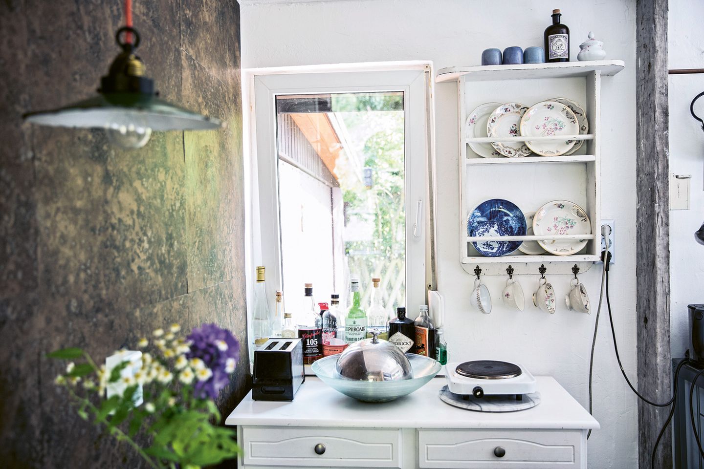 Weiß ist das Zauberwort - so wirken die kleinen Lauben überraschend großzügig.