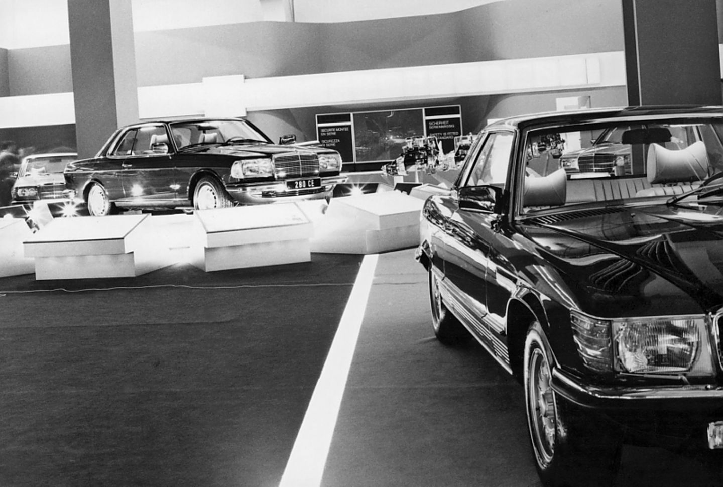 Weltpremiere Mercedes C 123 auf dem Genfer Salon 1977