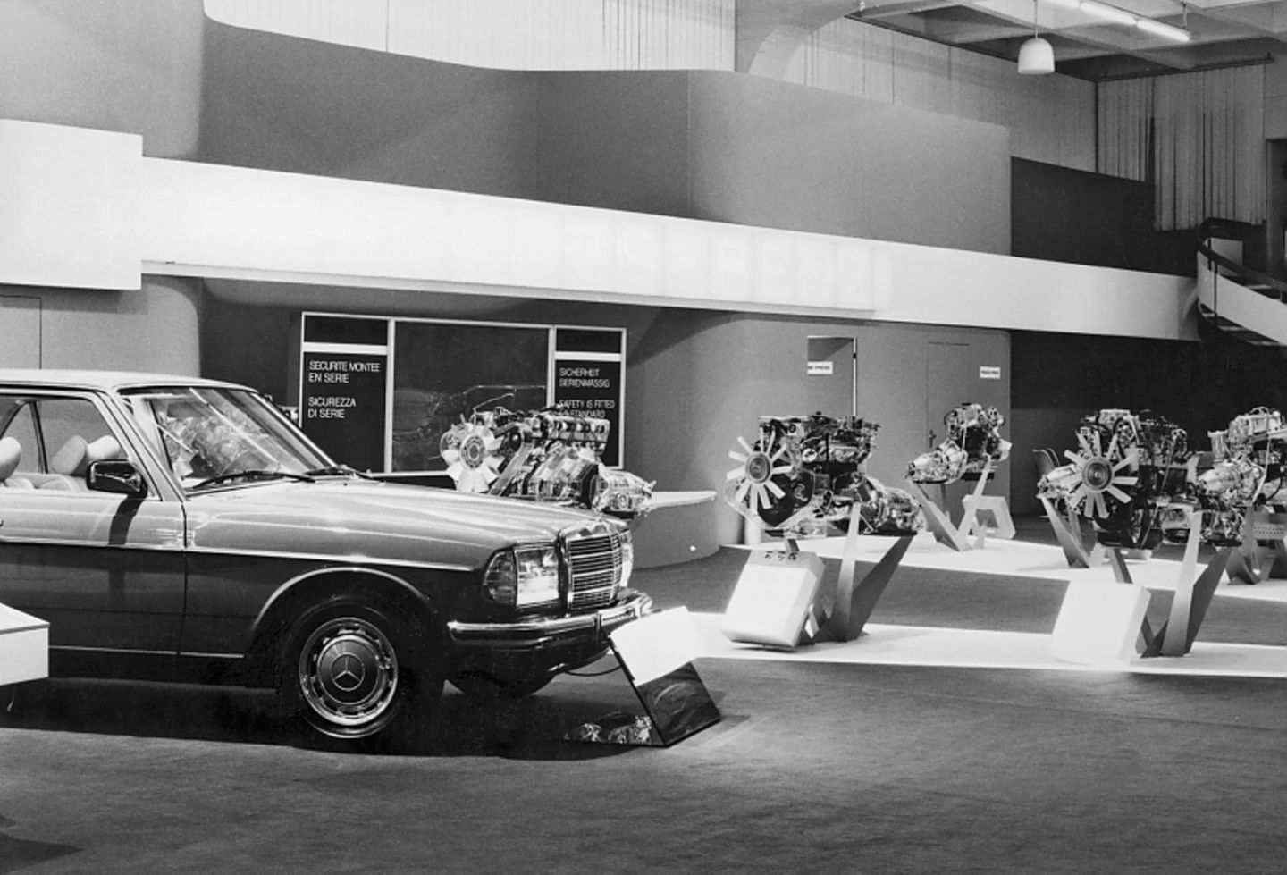 Weltpremiere Mercedes C 123 auf dem Genfer Salon 1977