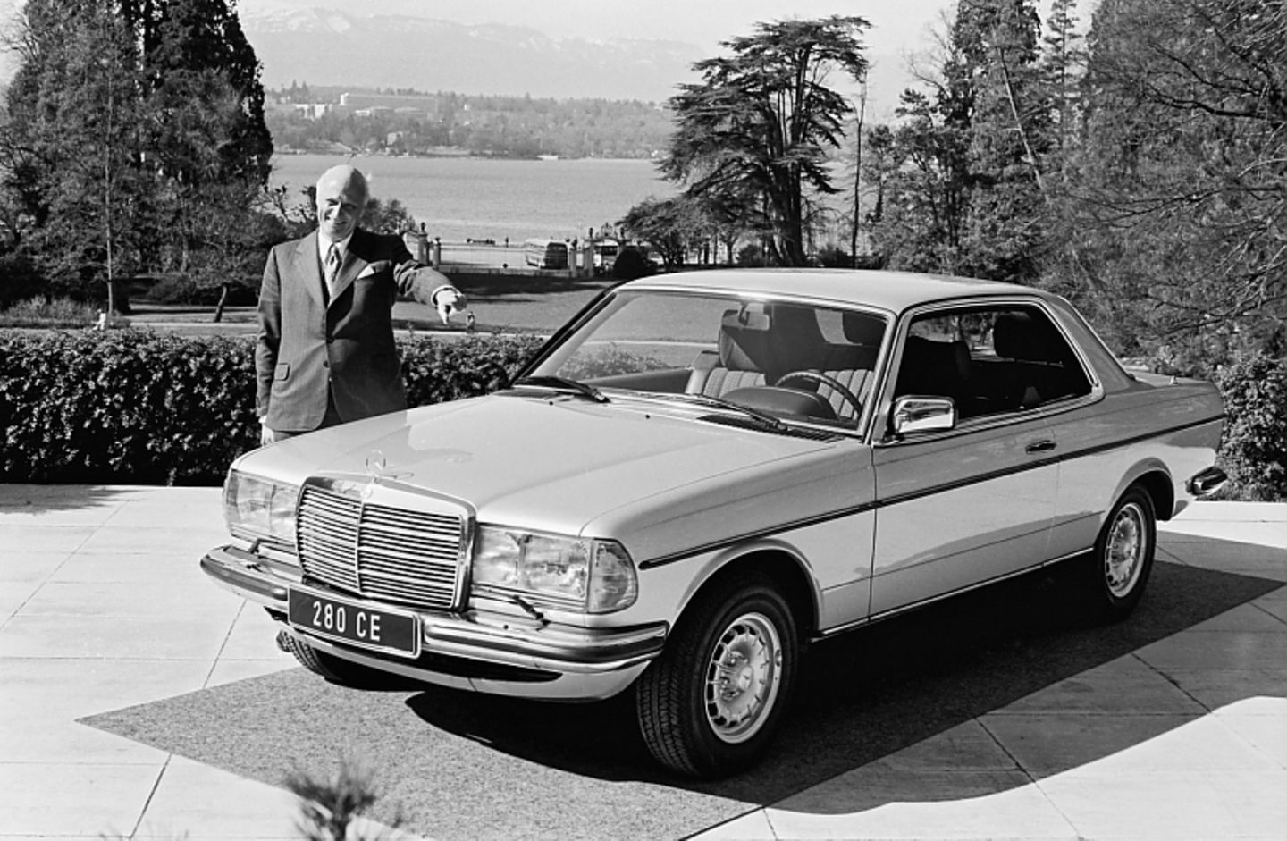 Weltpremiere Mercedes C 123 auf dem Genfer Salon 1977
