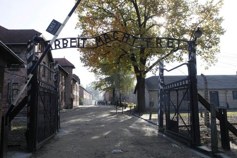 Eingang zum ehemaligen deutschen Konzentrationslager Auschwitz-Birkenau