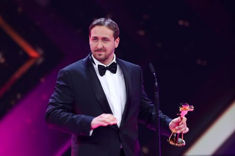 Der falsche Ryan Gosling mit der Goldenen Kamera