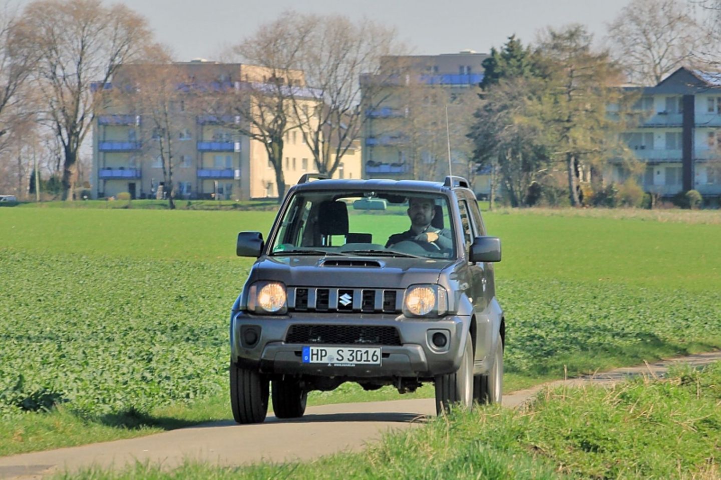7,1 Liter Super auf 100 Kilometer gönnt er sich.