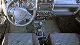 Das Cockpit des Suzuki Jimny.