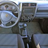 Das Cockpit des Suzuki Jimny.