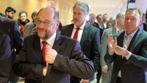 Martin Schulz verlässt Willy-Brandt-Haus nach seinem Statement zur Saarland-Wahl