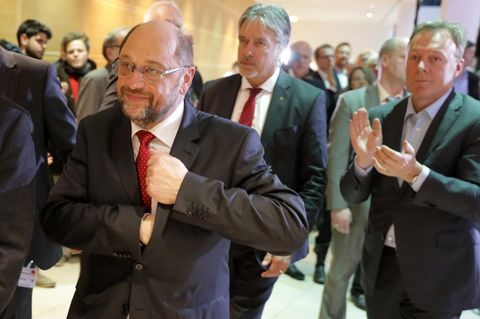 Martin Schulz verlässt Willy-Brandt-Haus nach seinem Statement zur Saarland-Wahl