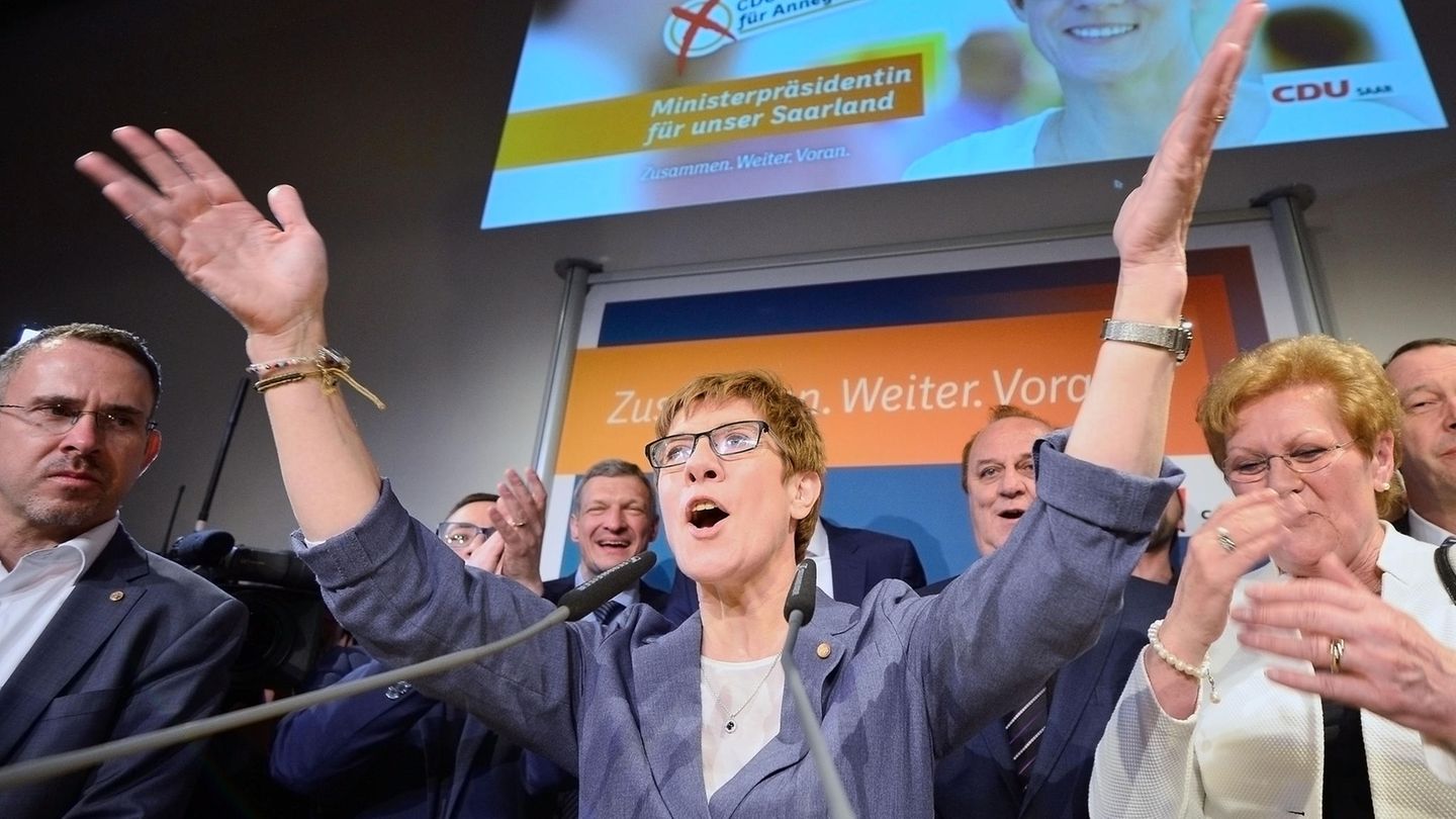 Annegret Kramp-Karrenbauer jubelt über Sieg bei Saarland-Wahl in der CDU-Zentrale