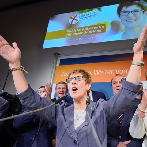 Annegret Kramp-Karrenbauer jubelt über Sieg bei Saarland-Wahl in der CDU-Zentrale