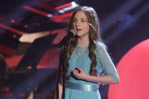 Die 11-jährige Sofie steht beim Finale von The Voice Kids auf der Bühne