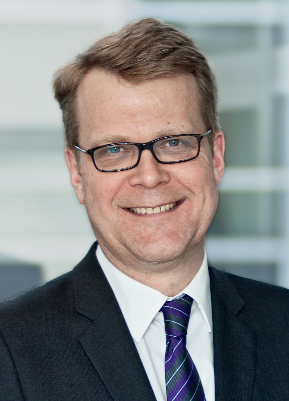 Portrait von Robert Vehrkamp von der Bertelsmann-Stiftung - er äußert sich zur Saarland-Wahl