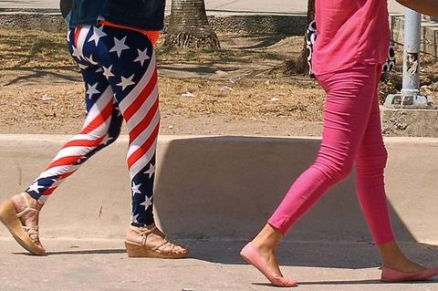 Zwei Frauen in Leggings