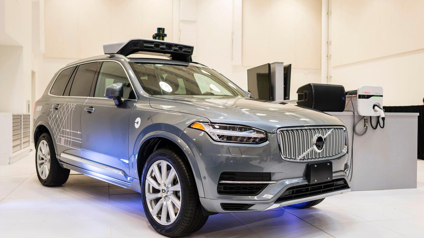 Uber hat die eigenen Roboter-Autos erstmal von der Straße verbannt.