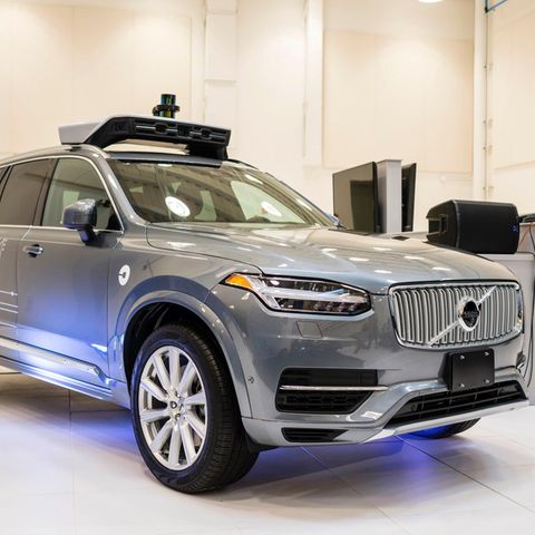 Uber hat die eigenen Roboter-Autos erstmal von der Straße verbannt.