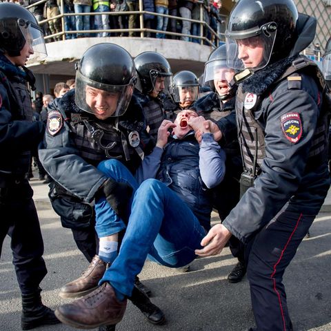 Russland: Allein in Moskau protestierten am Sonntag 8000 Menschen. Die Polizei reagierte mit Festnahmen.