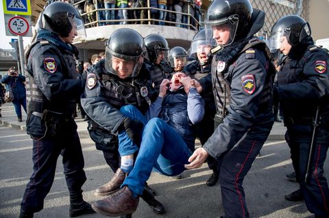 Russland: Allein in Moskau protestierten am Sonntag 8000 Menschen. Die Polizei reagierte mit Festnahmen.