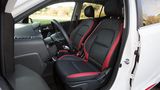 Der Einstzieg in den Kia Picanto ist relativ bequem - es sei denn, man hat lange Beine