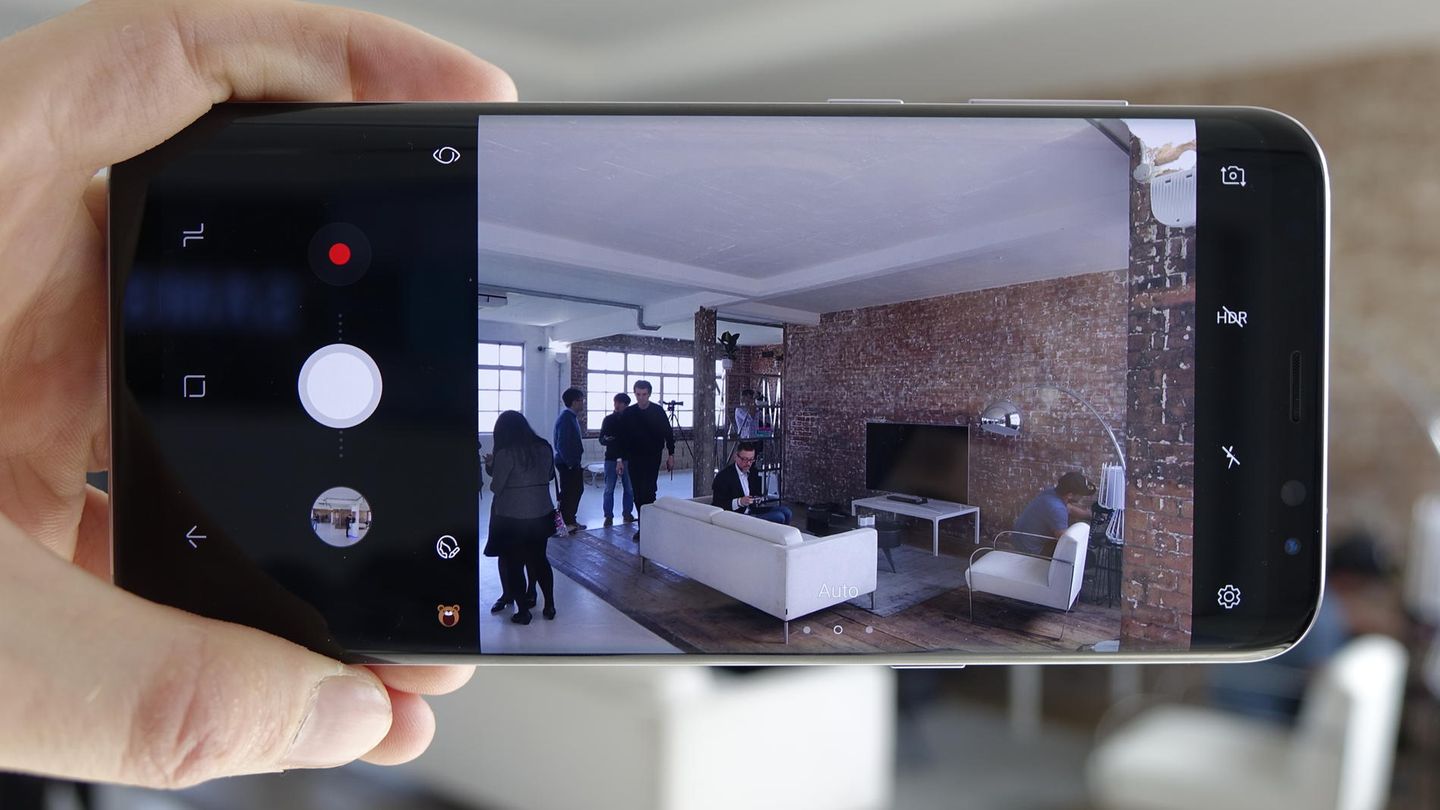 Die Kamera knipst mit 12 Megapixeln Die Kamera knipst mit 12 Megapixeln