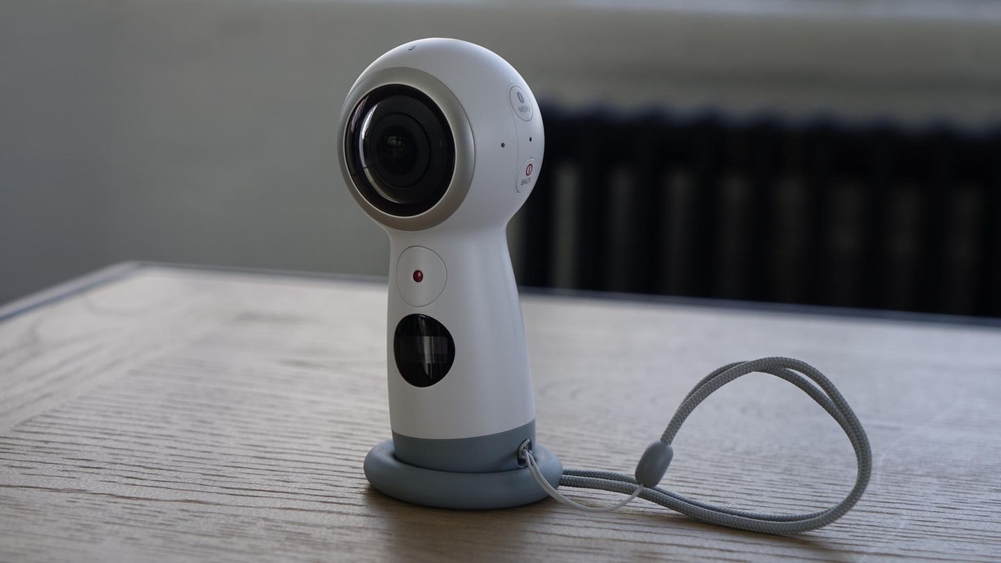 Zudem gibt es ein überarbeitetes Modell der Gear 360, einer Rundum-Kamera.