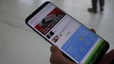 Der Bixby-Assistent zeigt etwa das Wetter, aktuelle Nachrichten und die zurückgelegten Schritte des nutzers.