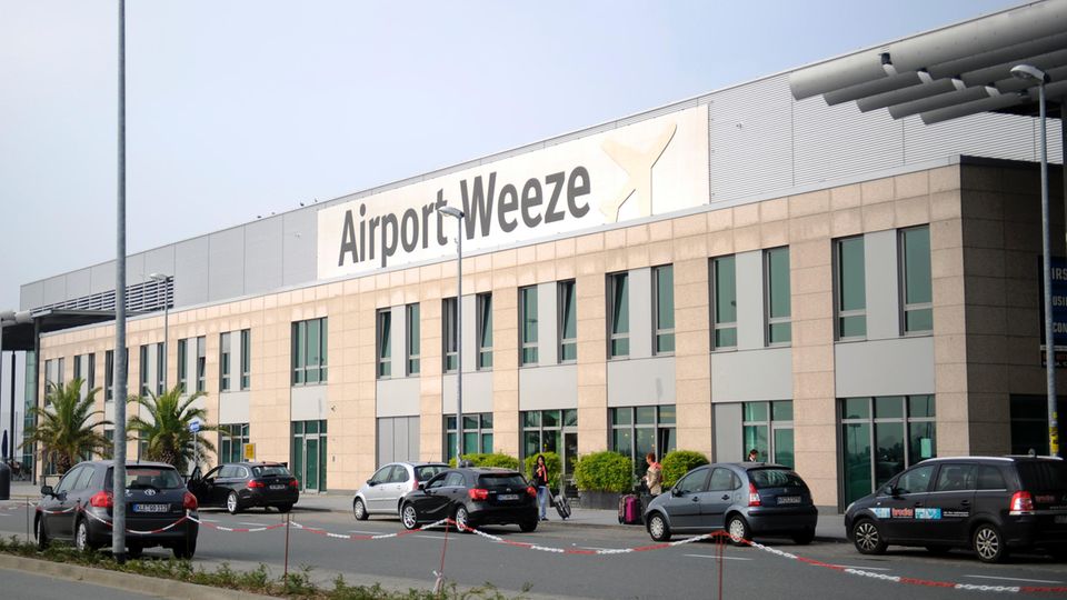 Nachrichten Deutschland - Hooligans Weeze Nachrichten Deutschland: Hooligans wollten sich am Flughafen Weeze prügeln (Symbolbild)