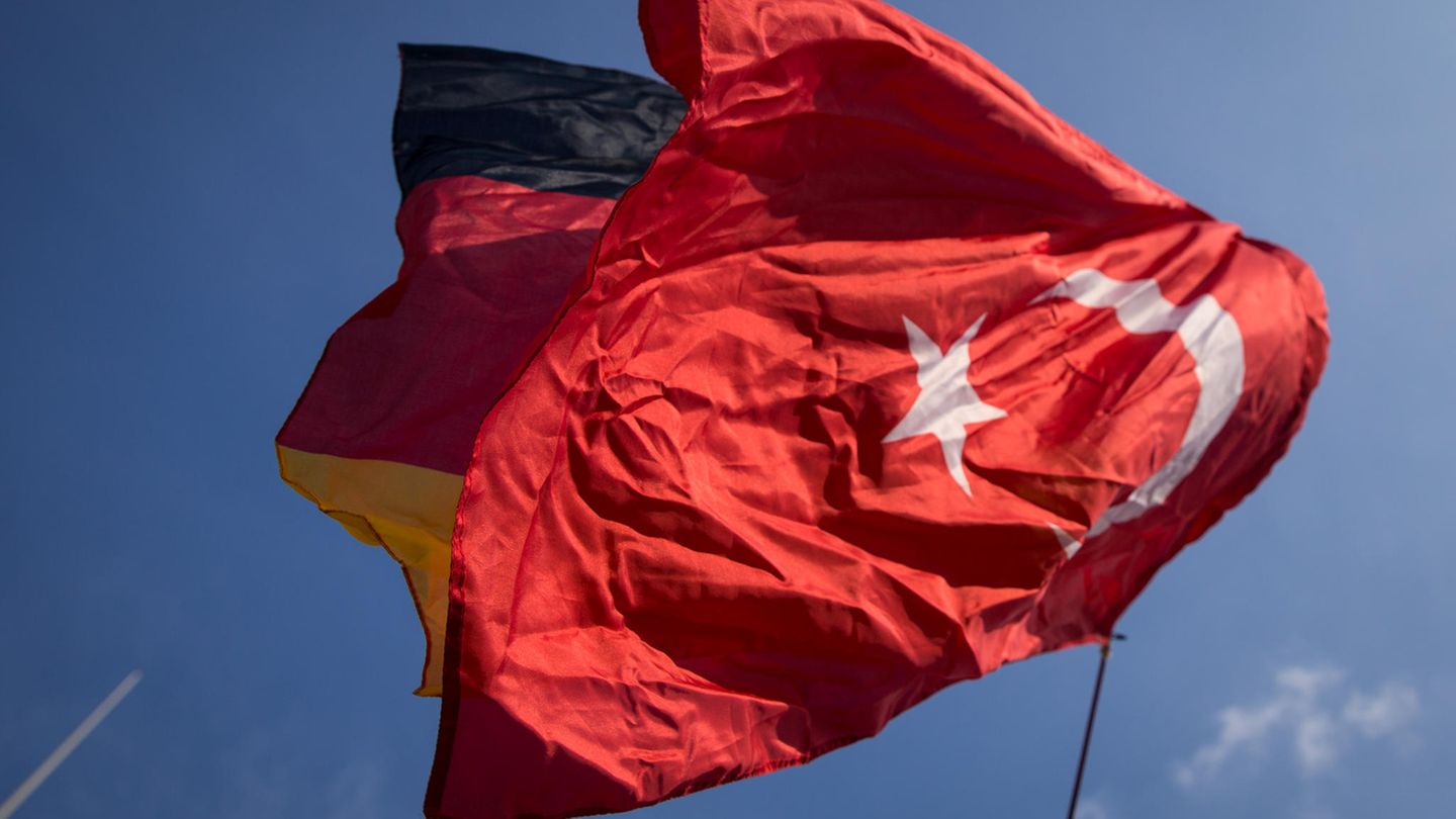 Schleichende Entfremdung? Eine stern-Umfrage erkundigte sich nach der Meinung zum aktuellen deutsch-türkischen Verhältnis.