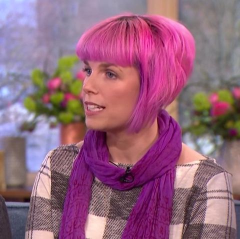 Callie und ihr Sohn Deryn sitzen in der britischen Fernsehsendung "This Morning"