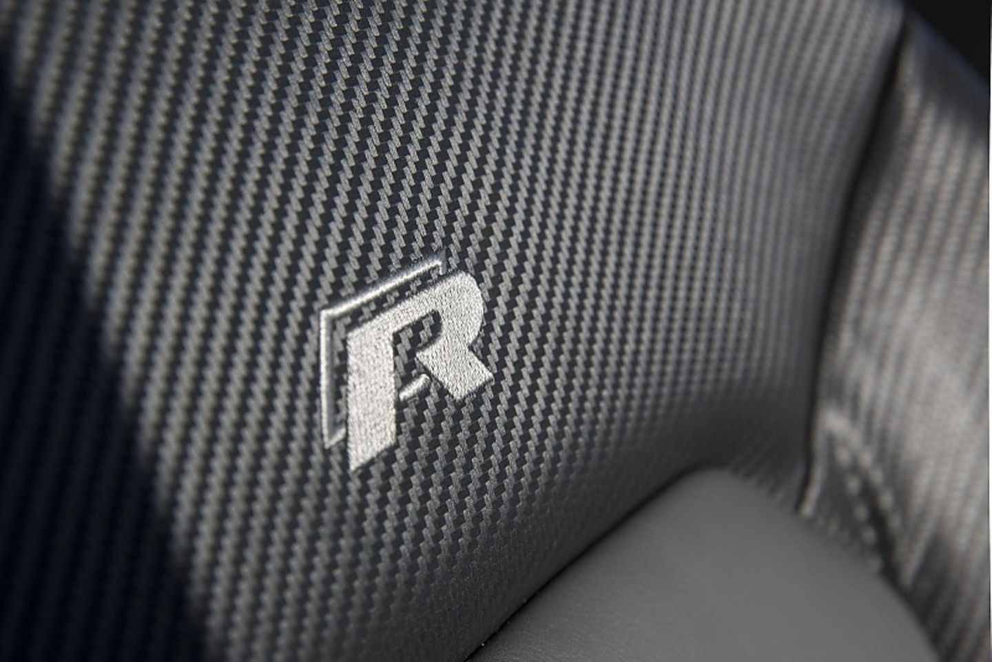 Allgegenwärtig im und am VW Golf R: das "R"
