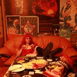 Fotobuch via Crowdfunding: Diese junge Frau liebt ersichtlicherweise Musik und fühlt sich in der alternativen Szene zuhause.