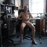 Fotobuch via Crowdfunding: Die Bilder zeigen "wie Berliner wirklich sind, nackt, in ihren eigenen vier Wänden - glücklich, schüchtern, besorgt, unsicher und manchmal auch ein wenig verrückt“, schreiben Pavel und Kučera.