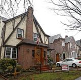 Trumps Geburtshaus ist ein nettes Haus - aber alles andere als ein Protzpalast.