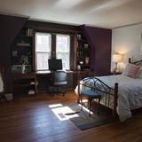 Alles wurde für den Verkauf hergerichtet. Man sieht dem Haus aber an, dass die letzten Bewohner mit ihren Möbeln alt geworden sind.