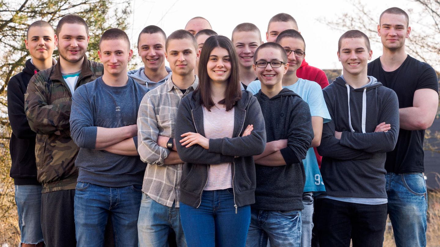 Schüler mit Glatze