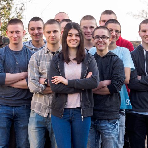 Schüler mit Glatze